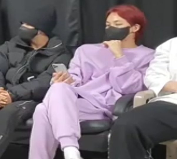 bunnypyongpyong's tweet photo. jeonghan and his matching outfits are so cute it makes him look all cuddly :( https://t.co/NvlJuiYGYi