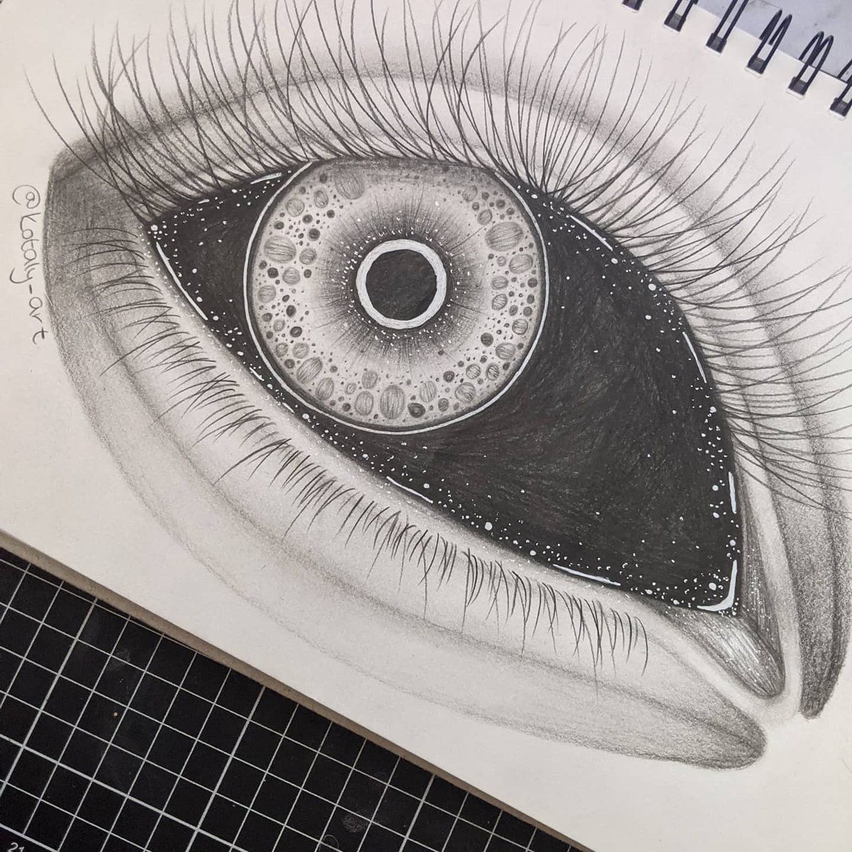 moonlitxpalette's tweet photo. Why are eyes the only thing I'm good at drawing? 😫
#ArtistOnTwitter #drawing #art #CuteShare #Creepy #Artist #eyes #traditional #onepencil https://t.co/TcIdcOX5kb
