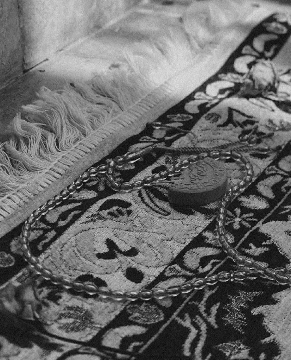 za_ll0's tweet photo. وَالغَريبُ مَنْ لَيسَ لَهُ مِثليّ حَبيب .

| حَديث قُدسي 🖤 https://t.co/fjOOemWpeN