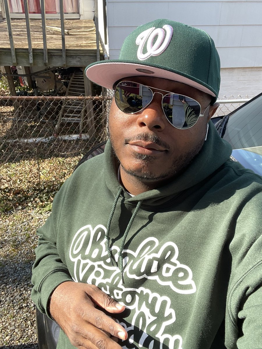 BillyBathgate3d's tweet photo. I promise, I got more heat in the tuck thanks to @HatClub #greeneggsandham #StayTuned #itsspringagain https://t.co/XSpYPSb0JJ