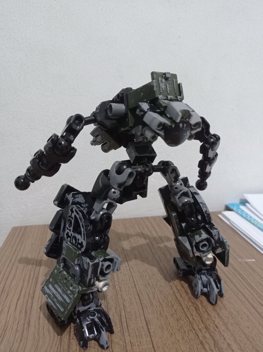 MarveeWith's tweet photo. (WIP) Here's a custom mech I made with random plastic parts. Tried to go for the Armored Core style lol.
#plamo #mecha #mech #mechadesign #custom #custommech #ARMOREDCORE https://t.co/a8vQ53Vpa4