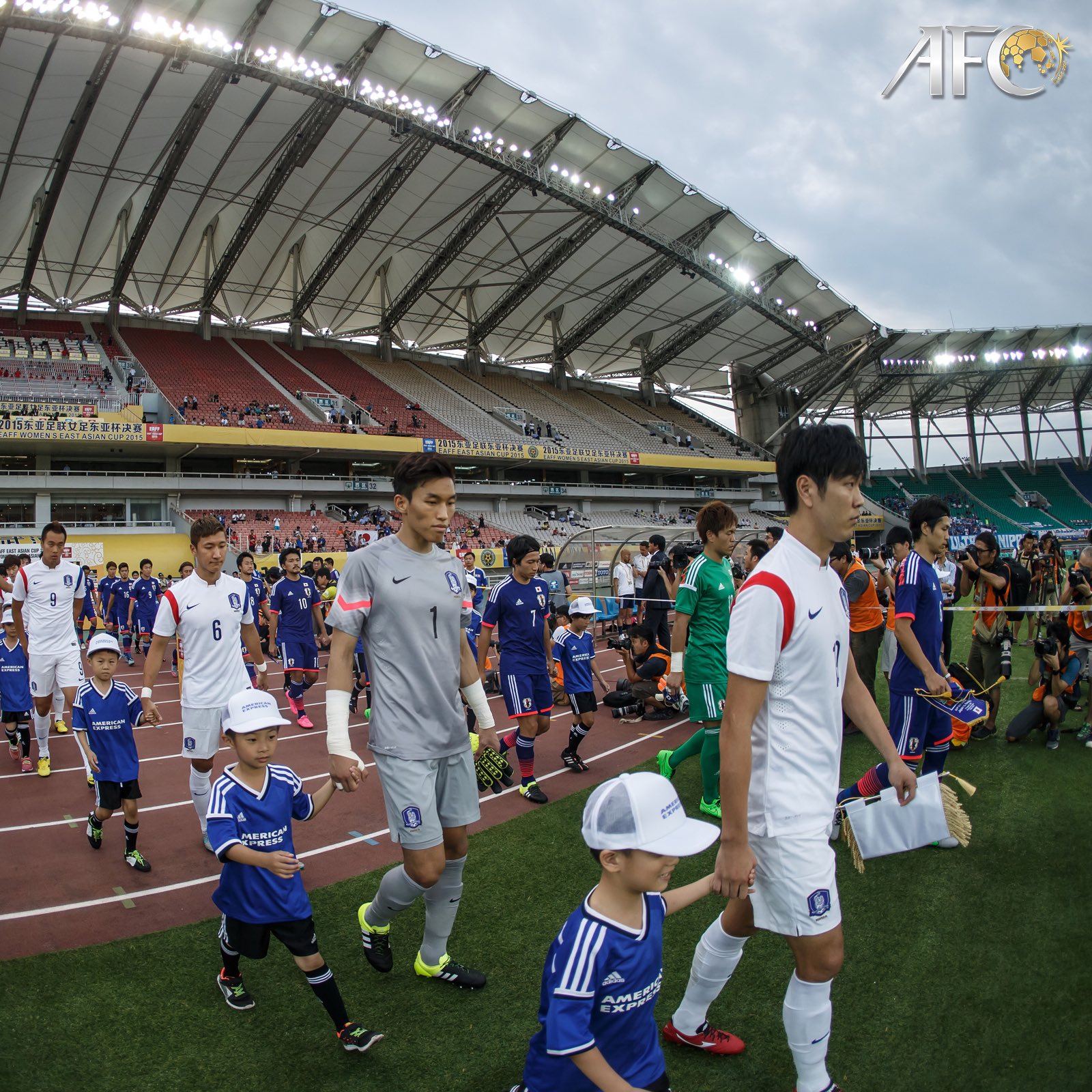 Afcアジア最終予選公式 写真で振り返る10年代の日韓戦 7 日本 1 1 韓国 東 アジアカップ15 15 8 5 武漢体育中心 Samuraiblue 日韓戦 T Co Hhuqm4yzuy Twitter