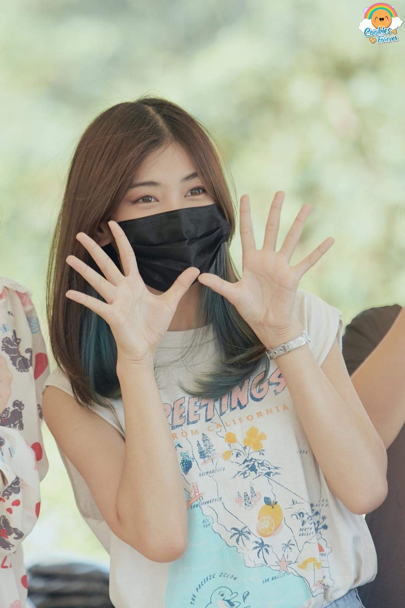 Cookiesforever7's tweet photo. ดอกมะลิยังร้อยเป็นมาลัย
แต่คนเดียวในใจ
มีแค่ฟอร์จูนนะครับ 🍪🤍🍪
#FortuneCGM48 
#CGM48 https://t.co/dy2vUGRHMy