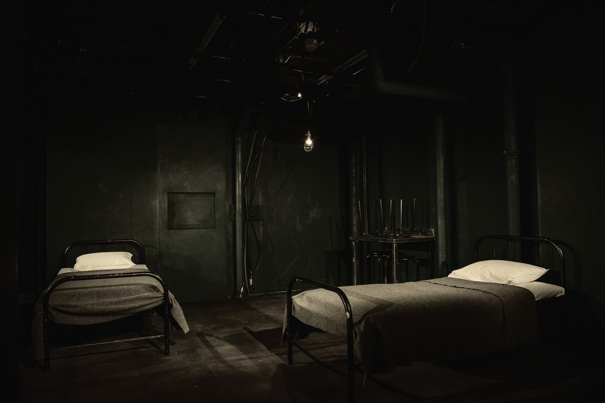 『ダム・ウェイター』本日は唯一の休演日。
明日からの後半戦に備えて、静寂の休息中……。