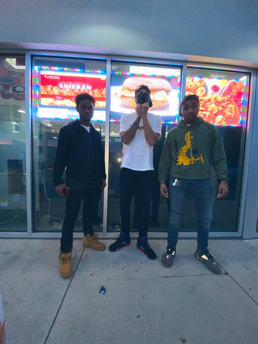 CtreyCoates's tweet photo. I GET IT &amp; TIMES IT BY 2 IMMA FEED MY BROTHA’s, I AINT NUN LIKE U! 🐶🦴 #twins https://t.co/uJQ4TqfyG8