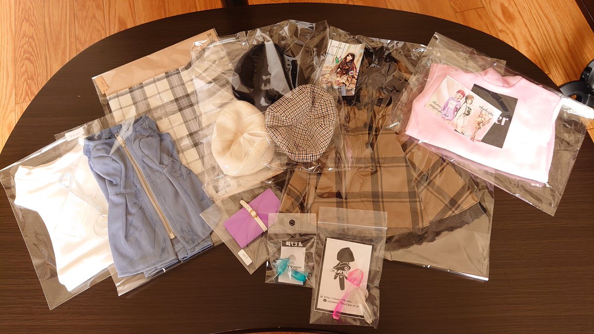 dolls_daydream's tweet photo. せんりひーん✨
久々のドルイベでしたから、おもいっきり散財しましたね (ゝ◡∂｀)☆ https://t.co/qXwsOEMdnQ