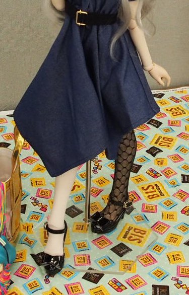 dolls_daydream's tweet photo. 昨日のうちのこコーデ👗
裾がアシンメトリーなデザインのワンピースだったので、ソックスも左右べつの柄を選んでみた所がポイントです🔍️ https://t.co/21EAkvZp8B