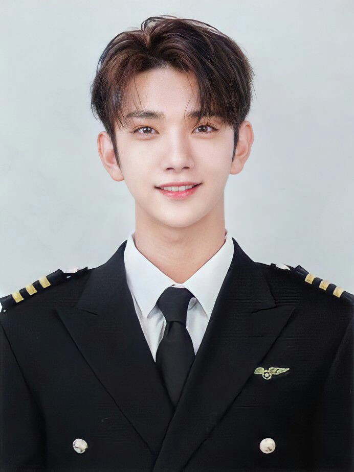editmetways's tweet photo. I want to put these pictures on frame and display it in our house so everyone who visit our house would think that we have a pilot in our family. ππ
#SEVENTEEN #MINGYU #JOSHUA #JEONGHAN #DKSVT https://t.co/OvbFXtVmsc