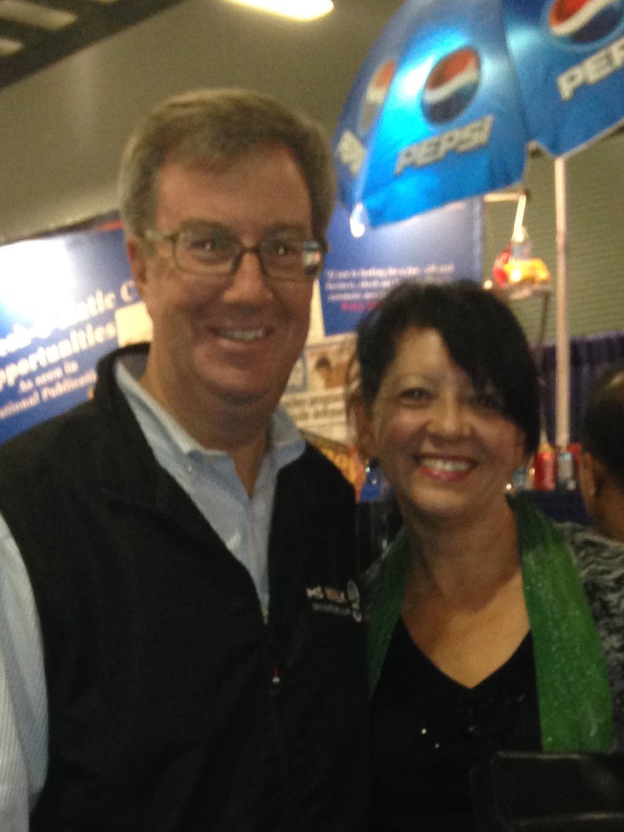 DebborahEvraire's tweet photo. We love you @JimWatsonOttawa #StandWithJim  There is no room for hate. https://t.co/8IO9VPv9fi