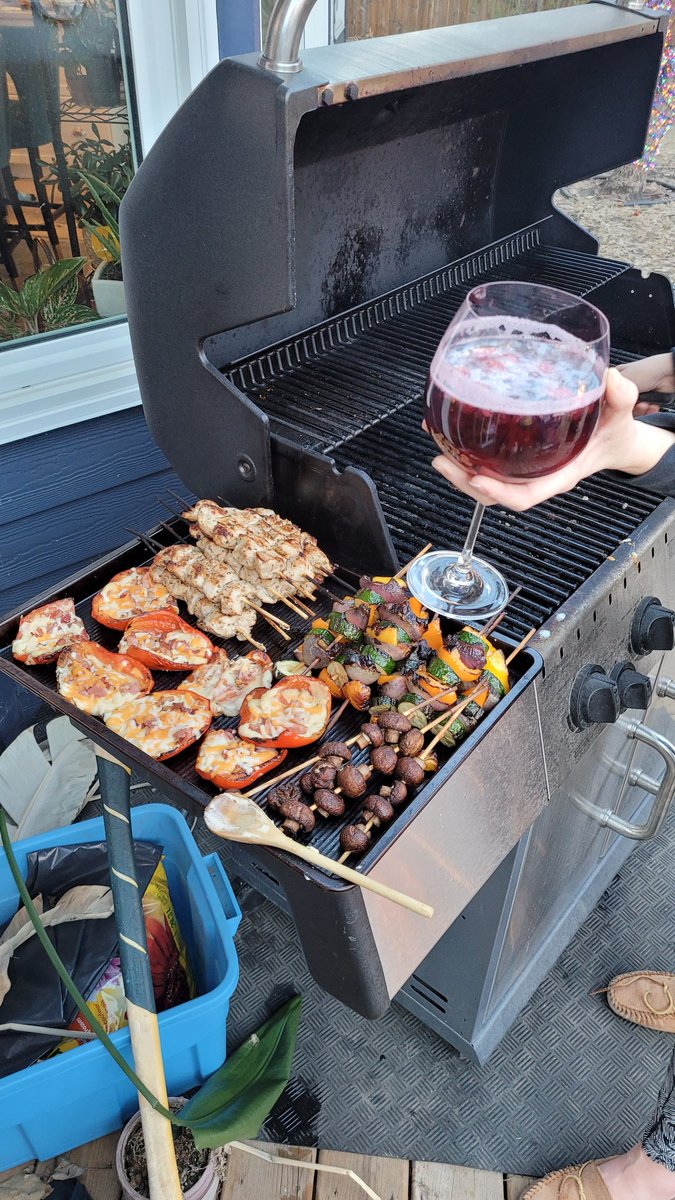 Thepropertieso1's tweet photo. Nice lil BBQ dinner on the property tonight! #sangria #skewers #kebabs #stuffedpeppers #mushroomsaregross https://t.co/ij0foifxPA