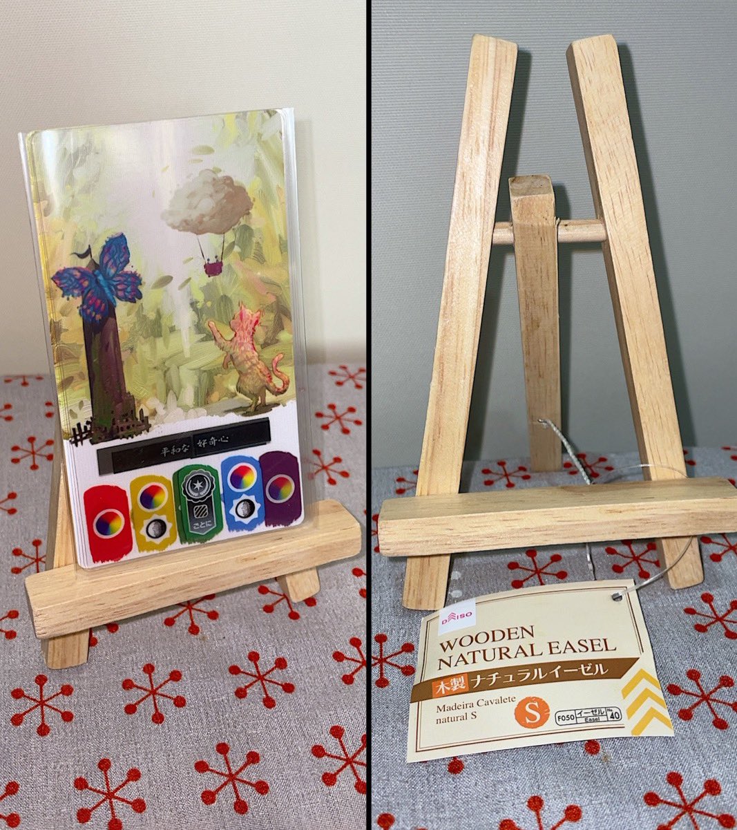 かちゃ 百均で キャンバス 用のイーゼルを買ってきました 1つ目の木製はダイソー 2つ目の金属製はセリア セリアの方はコンパクトで箱にも入るしアンティークな雰囲気で意外と良いかも ボードゲーム 100均 ボドゲ百均活用 キャンバス T