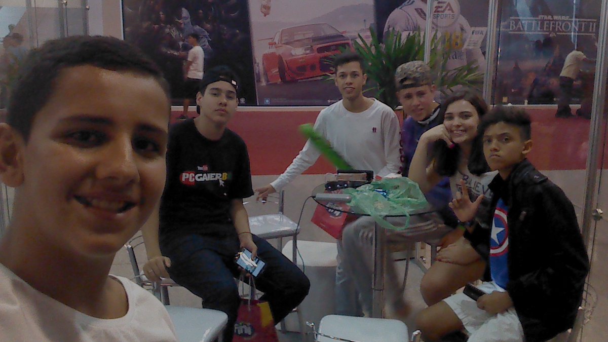 LurianpvpPaulo's tweet photo. Saudades desse tempo... #BGS2017 #TBT @AlineTks @hiruumen @IMP3RA_ https://t.co/PRnoitYZ37