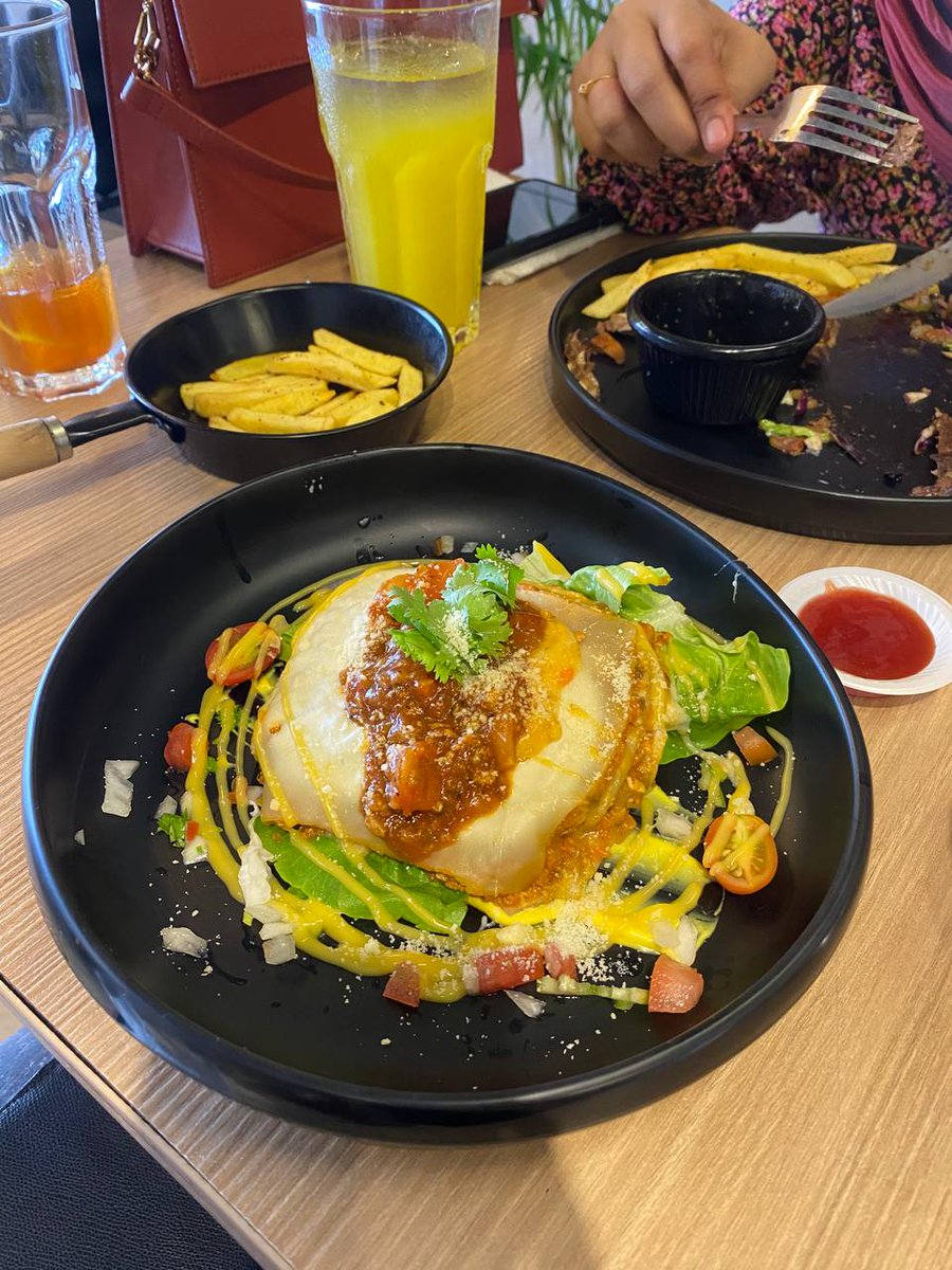 lobaksinromeo1's tweet photo. Semlm saya mendarat disini dr Semenyih.. CHEP's Chicken Chop Bukit Jelutong.. memang terbaek.. recommended.. berbaloi².. keep up a good work mypren@chefZain.. moga terus maju &amp; dimurahkan rezeki.. in shaa allah..aamiin.. https://t.co/phBSPLAHgL