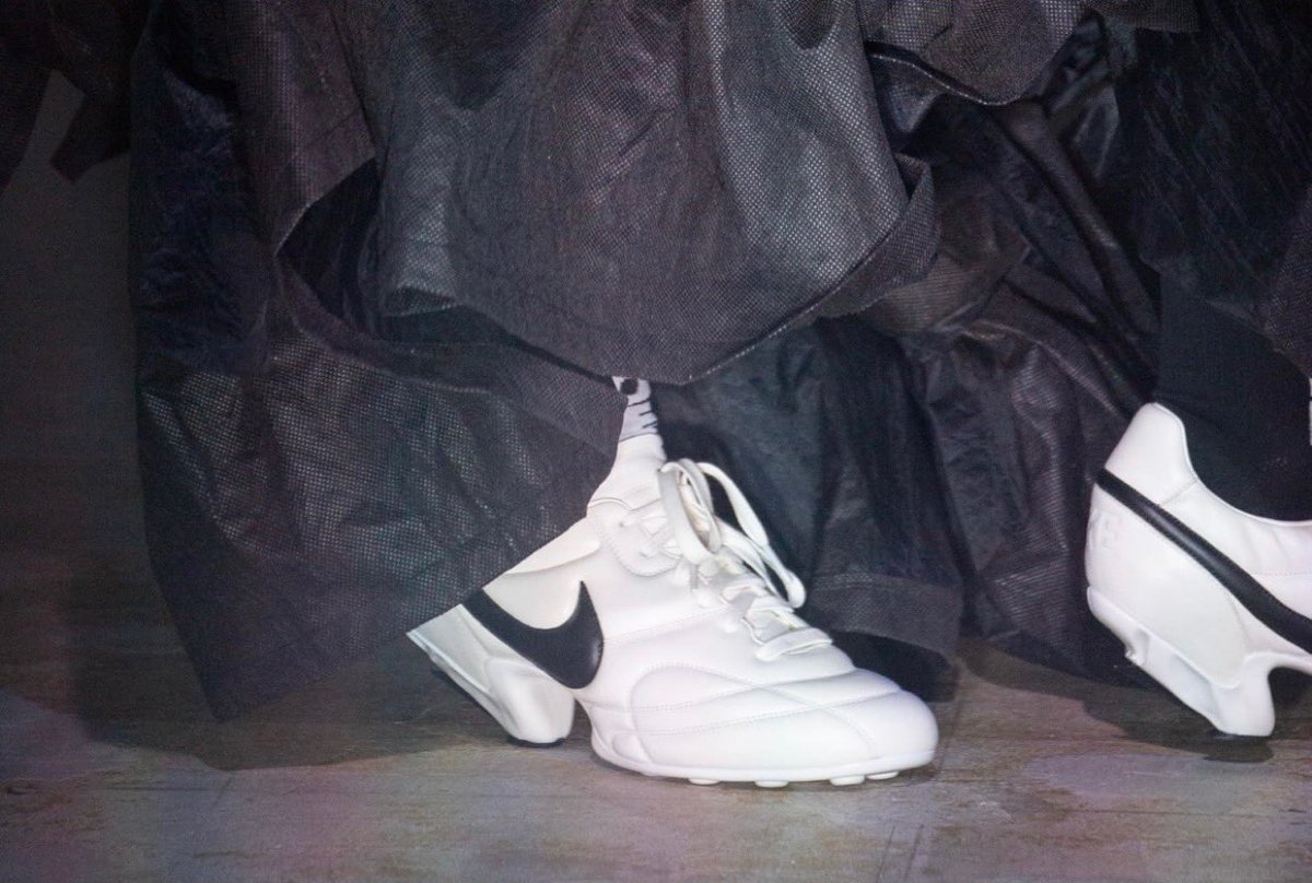 𝐔𝐏 𝐓𝐎 𝐃𝐀𝐓𝐄 Comme Des Garcons Nike スパイク型ヒール付きスニーカーが 21 22年秋冬コレクションでお披露目 コム デ ギャルソン ナイキ 詳しくは記事をチェック T Co Wq0jibvzhi Top T Co Ckdigw3bid T 𝐔𝐏 𝐓𝐎 𝐃𝐀𝐓𝐄 Comme Des Garcons Nike スパイク型ヒール付きスニーカーが 21 22年秋冬コレクションでお披露目 コム デ ギャルソン ナイキ 詳しくは記事をチェック T Co Wq0jibvzhi Top T Co Ckdigw3bid T