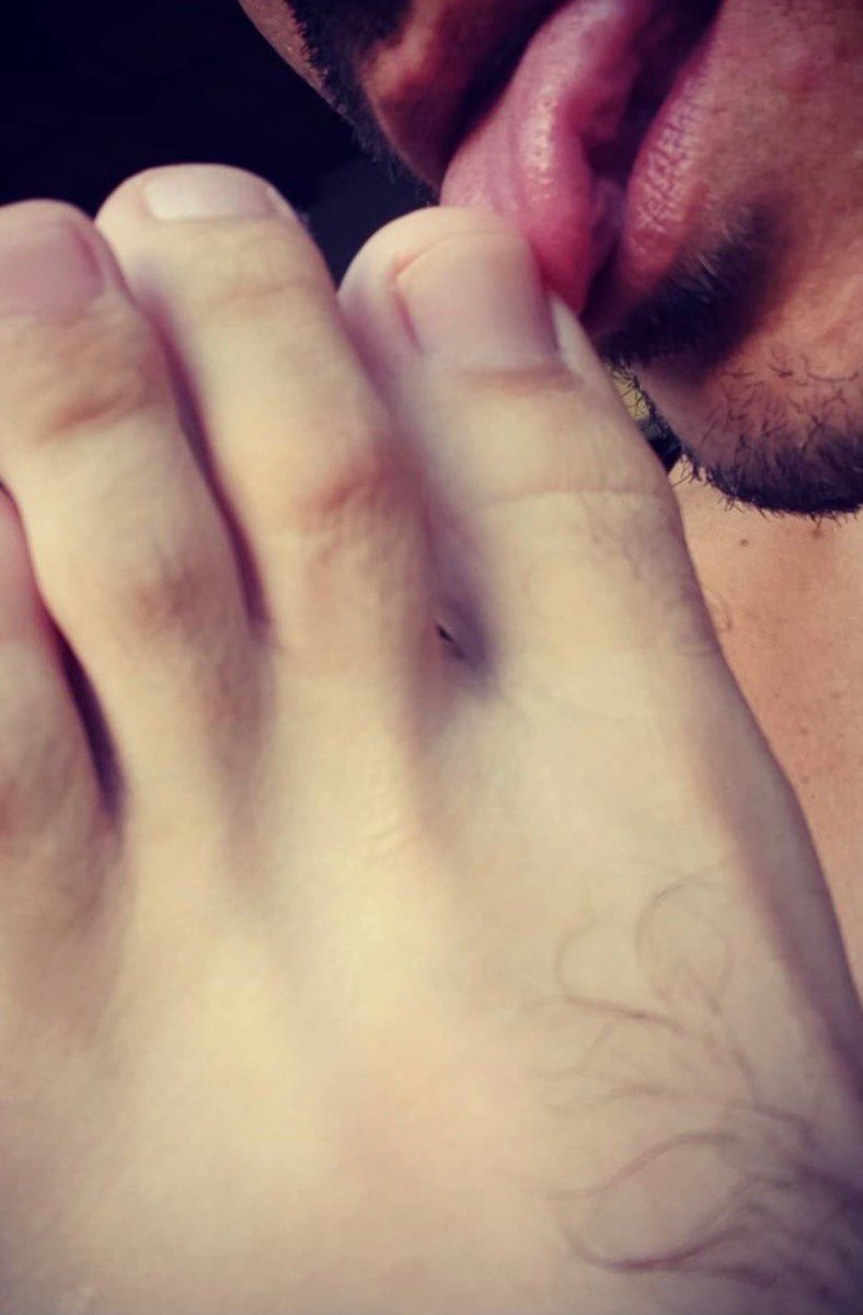feet2eat1's tweet photo. Do you lick and suck on your own brotoes?
#melefeet #maletoes #mentoes #menfeet #guyfeet #guytoes #brofeet #brotoes #maletoesfetish #malefeetgay #malefootfetish #malefootlover https://t.co/MJslXfdX6D