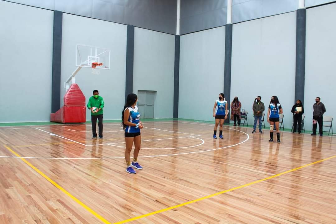 LaloMaldonadoSF's tweet photo. 🏀🏐Con torneos relámpago de voleibol, basquetbol y entrega de reconocimientos a deportistas por su trayectoria y fomento al deporte, inauguramos el módulo de Deporte de Salón en Deportiva Esparta.
Municipio y Estado invertimos más de 8 millones de pesos.
#SanFelipeesProgreso https://t.co/xQU94bn5Sc