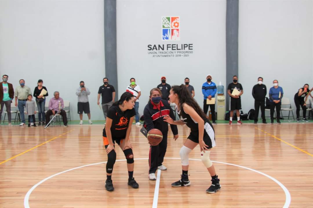 LaloMaldonadoSF's tweet photo. 🏀🏐Con torneos relámpago de voleibol, basquetbol y entrega de reconocimientos a deportistas por su trayectoria y fomento al deporte, inauguramos el módulo de Deporte de Salón en Deportiva Esparta.
Municipio y Estado invertimos más de 8 millones de pesos.
#SanFelipeesProgreso https://t.co/xQU94bn5Sc