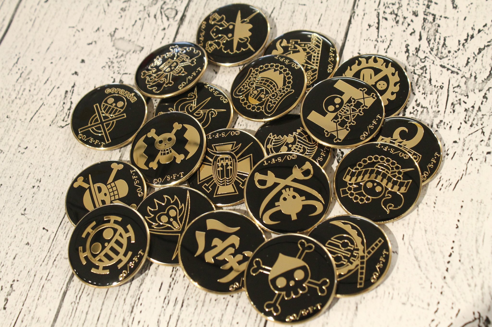 90円 定番キャンバス ☆ワンピース ONEPIECE 麦わらストア メタル エンブレム バッジ 缶バッジ 最悪の世代と麦わらの一味傘下の海賊達 新巨兵海賊団☆ 90円 定番キャンバス ☆ワンピース ONEPIECE 麦わらストア メタル エンブレム バッジ 缶バッジ 最悪の世代と麦わらの一味傘下の海賊達 新巨兵海賊団☆