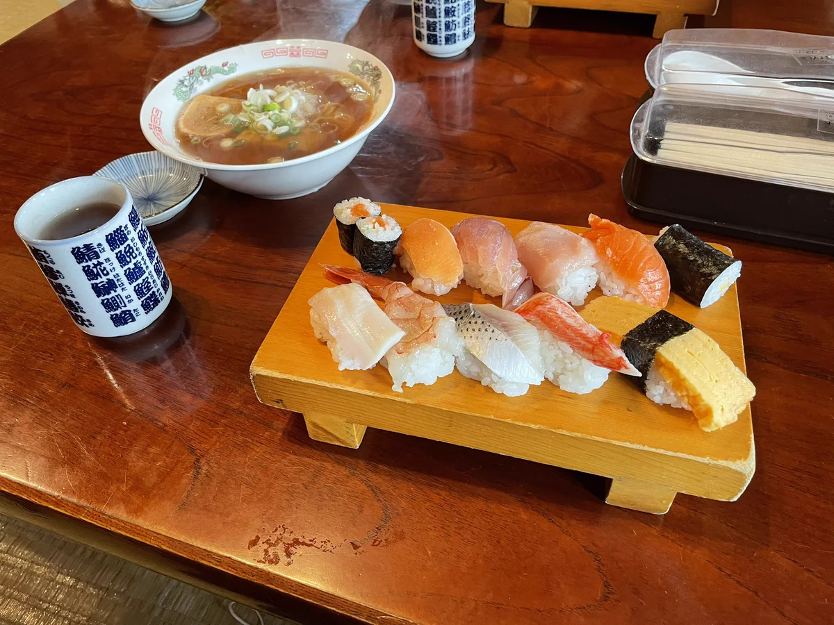 ラーメン定食(800円)を頼んだら寿司が出てきた！果たして⁉