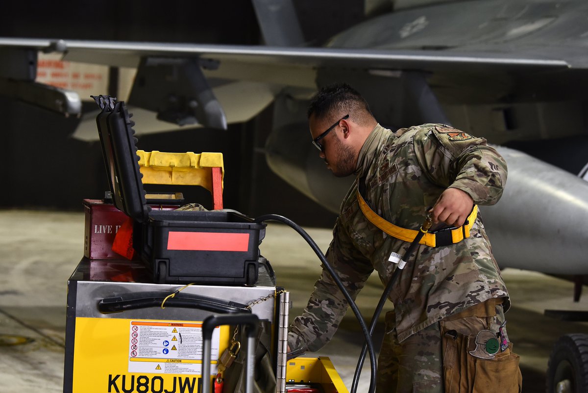 KunsanAirBase's tweet photo. If you love the roar of the F-16 as much as we do, give these maintainers a shout! 🤙💪🐺
#PushItUp #CrushEm #WolfPack #ReadyAF 
📸: Senior Airman Suzie Plotnikov 

@7thAF @USForcesKorea @INDOPACOM @PACAF @usairforce @AirmanMagazine @DeptofDefense #aviation #avgeek #maintenance https://t.co/j5bAsbl9M7