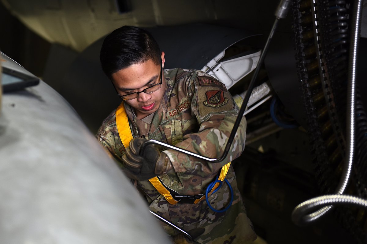 KunsanAirBase's tweet photo. If you love the roar of the F-16 as much as we do, give these maintainers a shout! 🤙💪🐺
#PushItUp #CrushEm #WolfPack #ReadyAF 
📸: Senior Airman Suzie Plotnikov 

@7thAF @USForcesKorea @INDOPACOM @PACAF @usairforce @AirmanMagazine @DeptofDefense #aviation #avgeek #maintenance https://t.co/j5bAsbl9M7