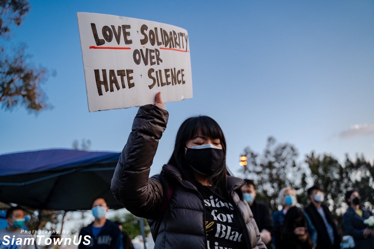 SiamtownUS's tweet photo. Stop Asian Hate Candlelight Vigil.
#asiansarehuman #justiceforvicha #standforasian  #stopasianhat 

Full album https://t.co/skPIIU6wSY

Photo by @artpattara https://t.co/rRmGN2QuYD