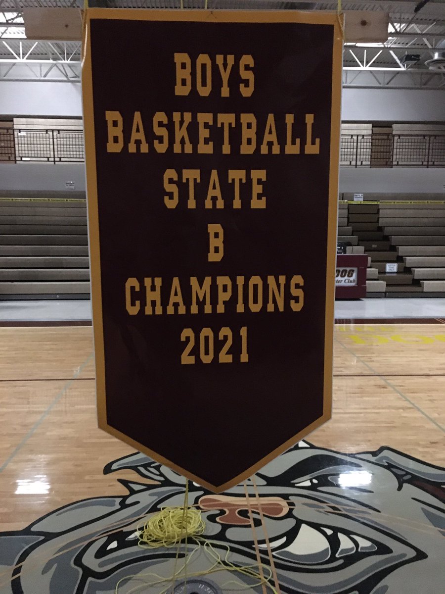 GruenhagenJeff's tweet photo. Sleep well Bulldogs the Hardware ,the Gameballs , and this Beauty are in the Dog Pound where they belong!   Thanks to all of the fans that welcomed the State B Champions home today. I am Proud to be a De Smet Bulldog https://t.co/twqIcOUFzI
