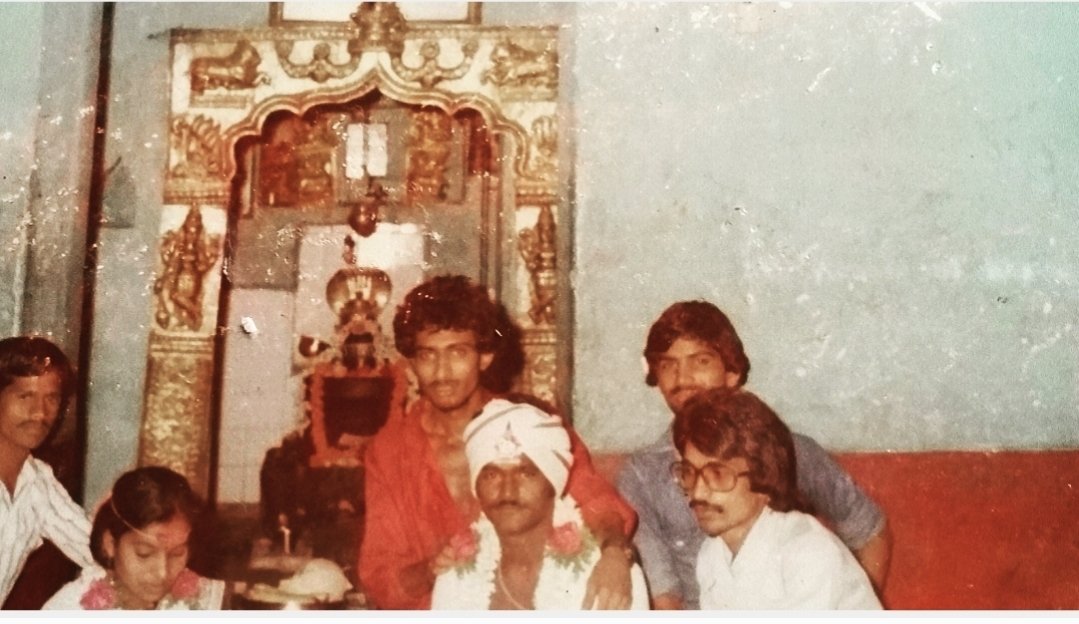 Jaggesh2's tweet photo. "ಋಣಾನುಬಂಧಂರೂಪೇಣಾಂ ಪಶುಪತ್ನಿಸುತಆಲಯ" 
"Marrages are made in heaven"
"ಪ್ರೀತಿಸುವುದು ತಪ್ಪಲ್ಲಾ ಪ್ರೀತಿಸಿದ ಮೇಲೆ ಬಾಳದಿರುವುದು ತಪ್ಪು"
22/3/1984 ನಾನು ಪರಿಮಳನಿಗೆ ತಾಳಿ ಕಟ್ಟಿ ಇಂದಿಗೆ 37ವರ್ಷ!
ನನ್ನ ಎಲ್ಲಾಗುಣ ಕಷ್ಟ ಸಹಿಸಿ ಹೆಜ್ಜೆ ಹಾಕಿ ಬದುಕಿದ ಮಡದಿಗೆ ಧನ್ಯವಾದ ಸಣ್ಣ ಪದ....
ನನ್ನ ಎರಡನೆ ತಾಯಿ ಸ್ಥಾನ ನೀಡಿರುವೆ🥰🥰 https://t.co/gIf1ZGU4Uh