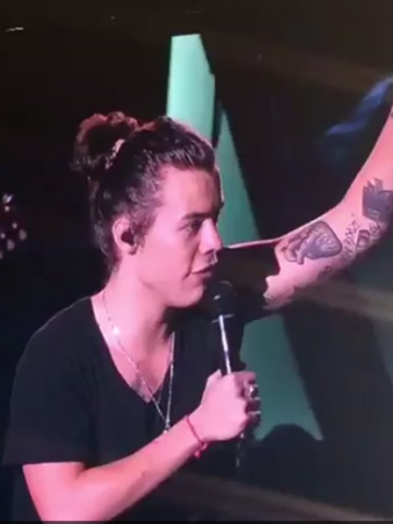 todays1dhistory's tweet photo. "Your support over the last five years is absolutely incredible & we just want to tell you how much we love you one last time--you are absolutely incredible. Thank you so, so much for being our fans. We love you--we love you very, very much."
March 22, 2015 @ OTRA Manila #2 ππ https://t.co/6OtGEn9Ez2