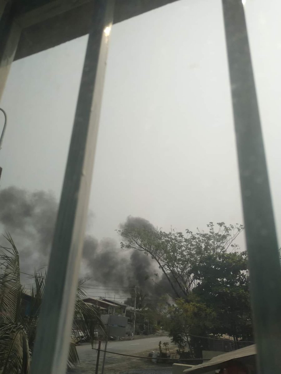 Mandalay: Happening Now

- Terrorists (#Myanmar security forces) looted public properties and set Aung Thar Yar market on fire

- Terrorists shooting in 114 a Street (44x45x46)

#WhatsHappeningInMyanmar 
#Mar22Coup #MilkTeaAlliance