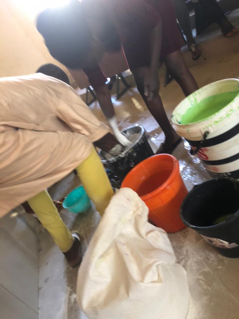rac_unilorin's tweet photo. On Sunday 21st March, 2021 Rotaract Club of University of Ilorin had her Vocational Service Project, where club members were trained on how to make pqint https://t.co/1oNUU08X9D