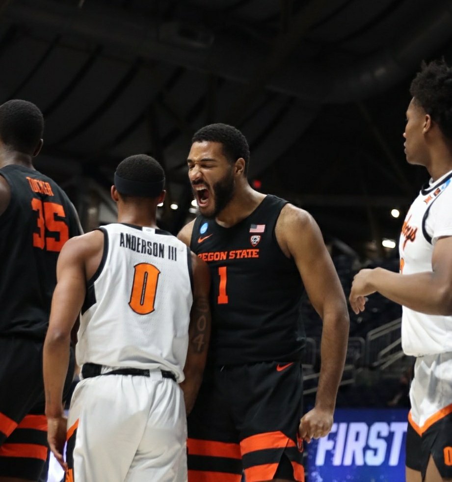 SEC_Wrld's tweet photo. Oregon State's cinderella run is not done yet! They took down (4) Oklahoma State and held them to just 27.7 FG% ๐ณ
The Beavers move on to the Sweet Sixteen and will face another Cinderella in Loyola Chicago for a spot in the Elite Eight ๐ #NCAATournament #MarchMadness #OSUvsOSU https://t.co/dBcz435rek