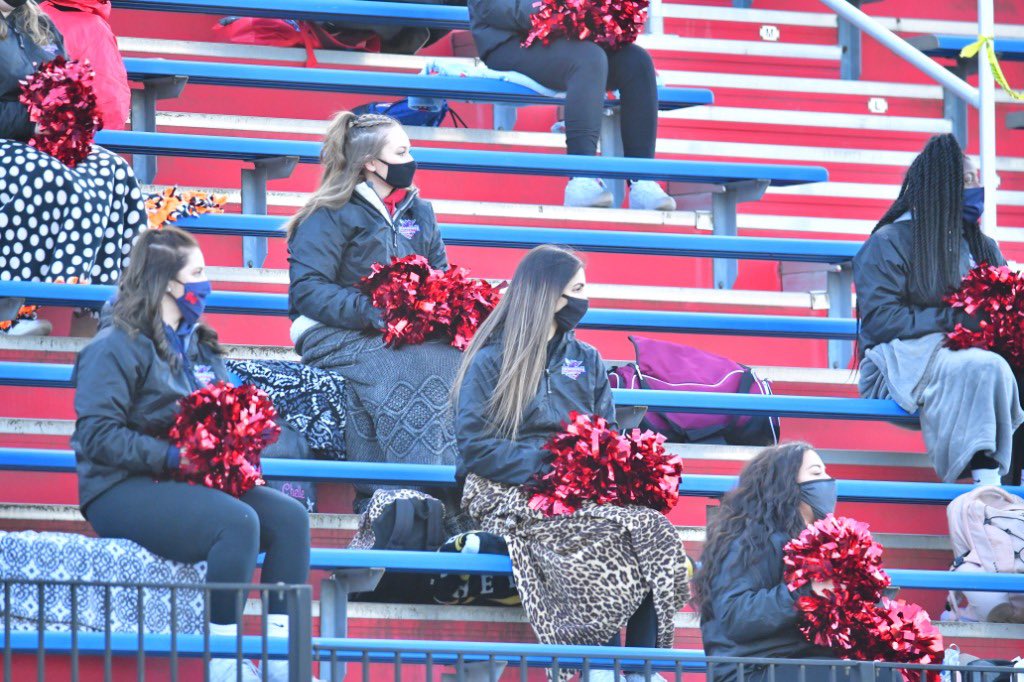 SabrynFranklin's tweet photo. sad you guys are leaving me next year ❤️💙🎀 https://t.co/cnaza6RixC