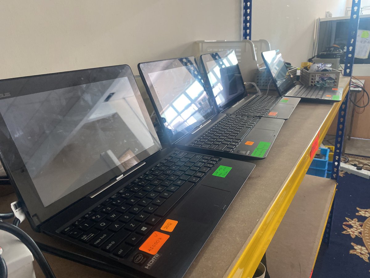 aLia_curios's tweet photo. Habiskan stock terus ! Laptop harga RM500 ada banyak unit, sumpah kau takkan dapat kat kedai lain. Paling gila i5 pun banyak bawah 1k

Tab ? Aku ada yang harga 300. Autocad laptop pulak semua bawah 1.5k siap ssd dgn 8gb ram

Ni murah tahap gaban ! aku nak bantu semua orang ! https://t.co/XZgG8lhHY8