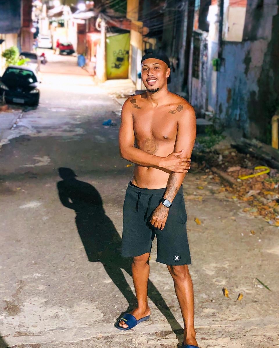 Pretinhodesse1's tweet photo. Seja Livre da opinião alheia
 e de toda  pressão, 
para não tentar ser perfeito o tempo todo 
✨🍀✨
#Pretinhodesse🐒 https://t.co/LVq1WtuU6N