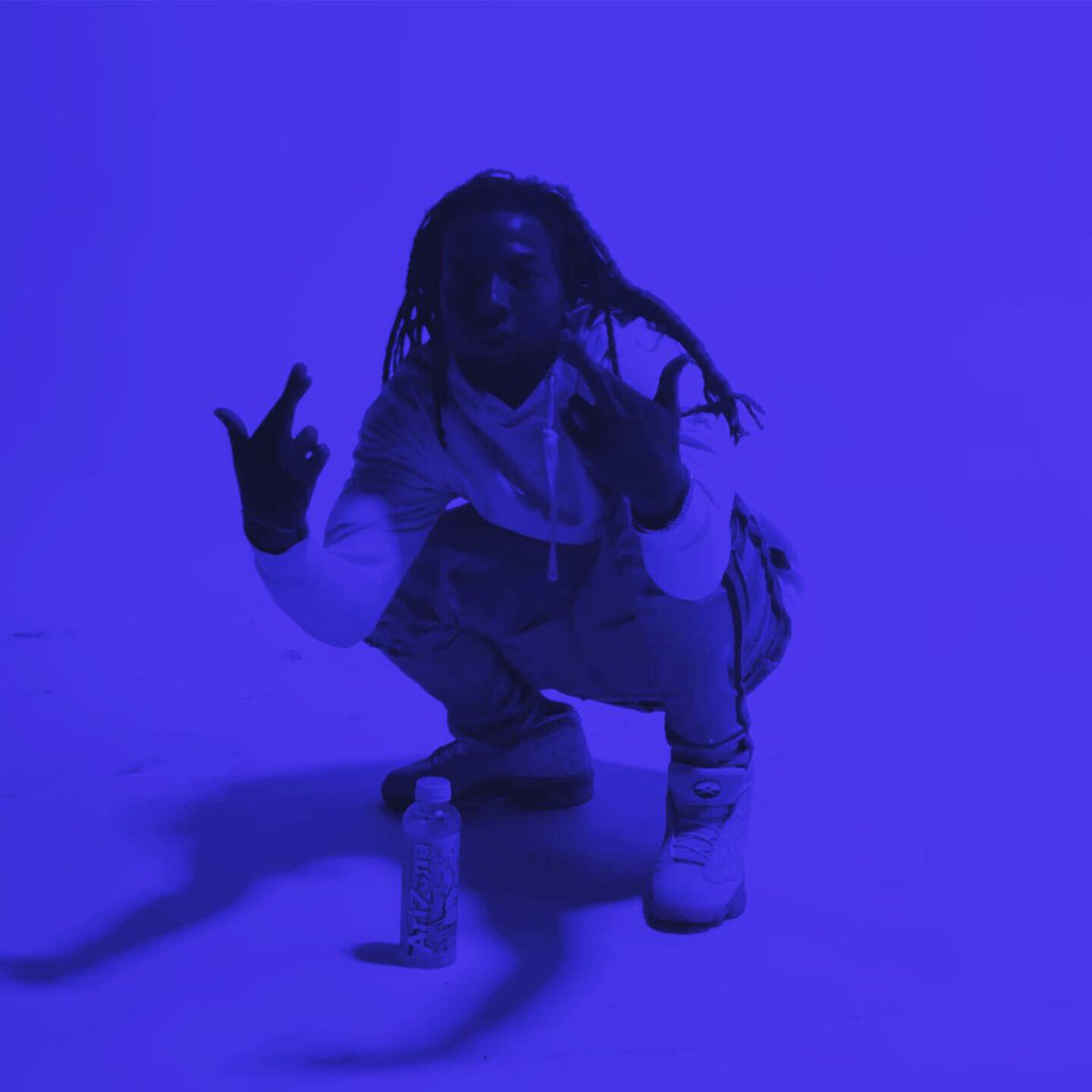 LORDToozy's tweet photo. Blue-shoot https://t.co/VKT1RjaCra