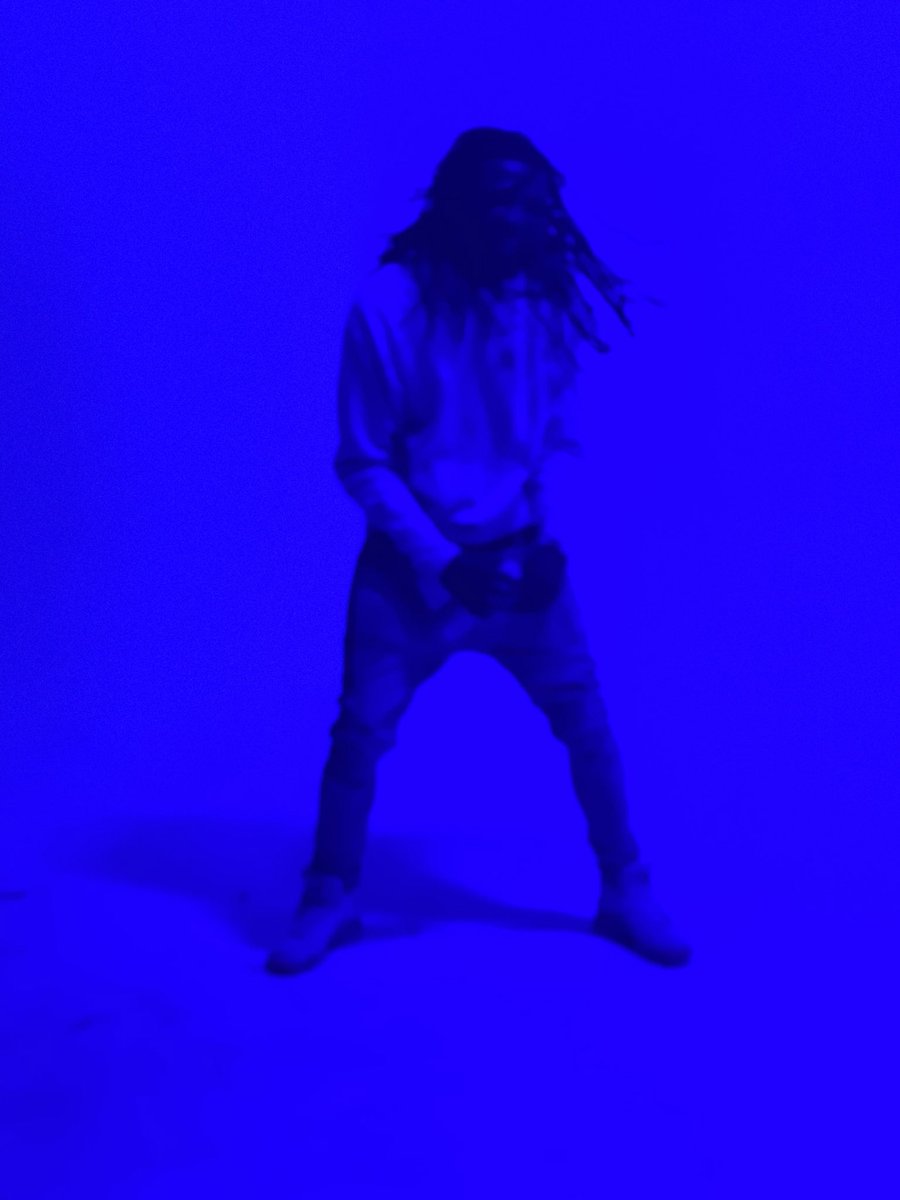 LORDToozy's tweet photo. Blue-shoot https://t.co/VKT1RjaCra