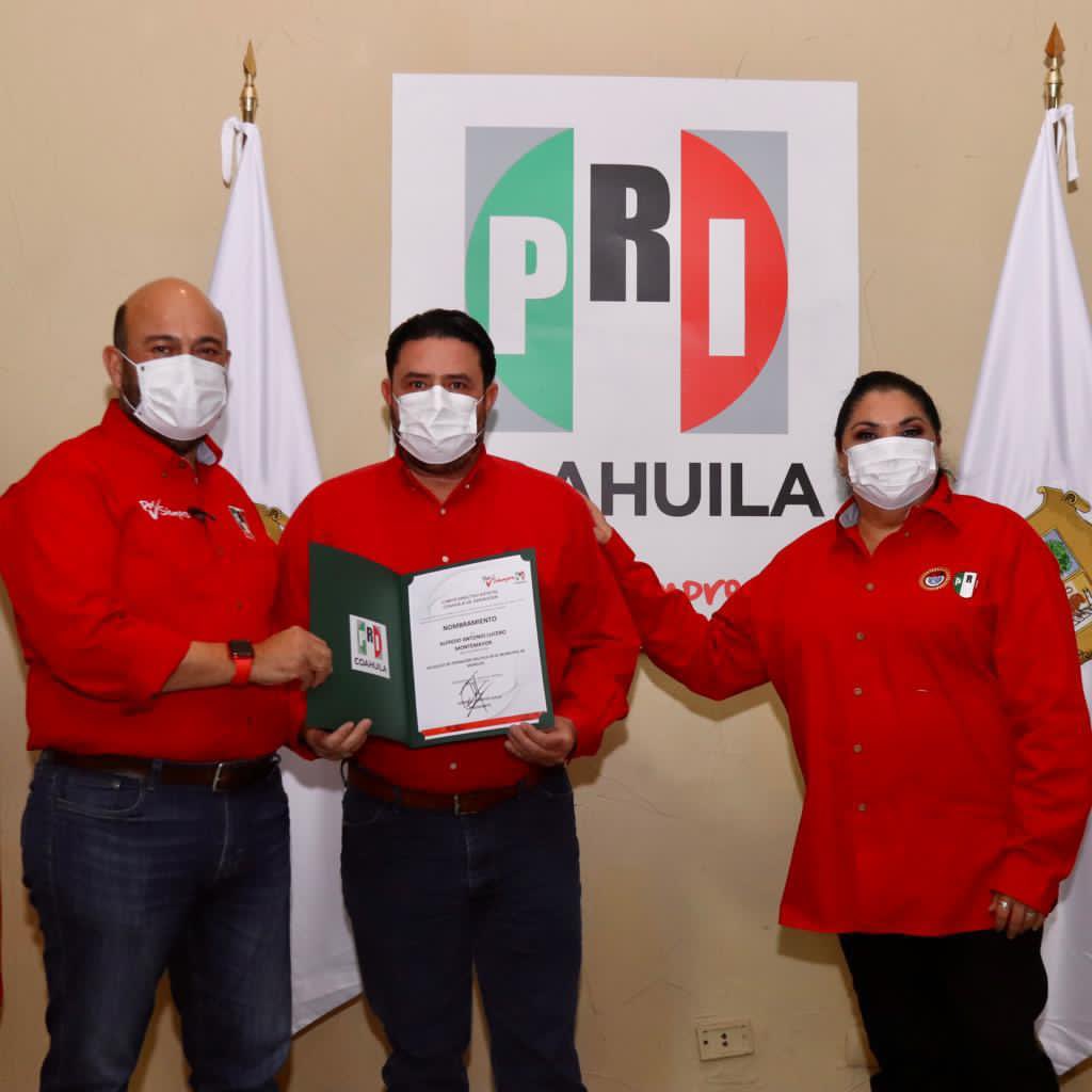 aalm68's tweet photo. Este domingo, tras concluir reunión de trabajo, recibí del presidente de mi Partido
@rigofuentes la constancia que me acredita como delegado encomienda que me llena de orgullo.
#UnidosEnMarcha
#PorSiemprePRI
#PriMorelos
#PRINacional
#PRICoahuila
#AlitoMoreno
#CarolinaViggiano https://t.co/MQ9cFtPQQg