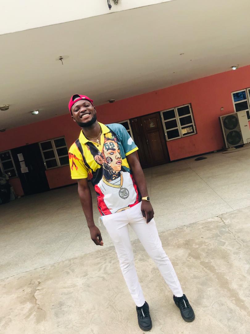 topbrandrdk's tweet photo. I'm not a bad boy, even though I was caugh drinking mixed teams at the corner of the bar #AdekunleGold #simi #gistlover #AGBABY https://t.co/6N7nDDBzDc