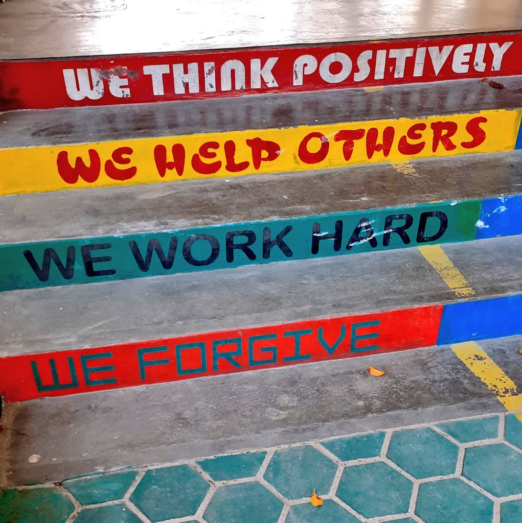 aishaashiyaa's tweet photo. #wethink
#positively
#wehelpothers
#Weworkhard https://t.co/azVjO4x6W0