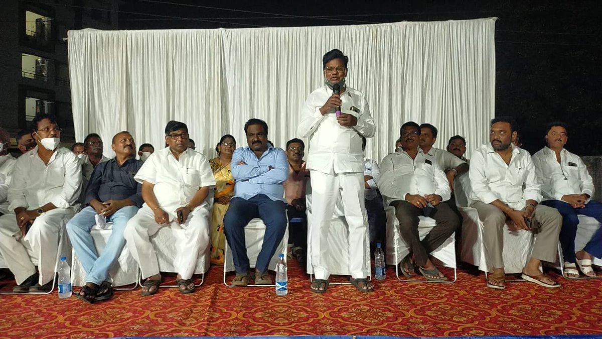 DamasubbaraoOff's tweet photo. 86వ వార్డు ఆత్మీయ సభలో భారీగా పాల్గొన్న ప్రజలు, దామా సుబ్బారావు గారి ద్వారానే వార్డు అభివృద్ధి -MLA నాగిరెడ్డి గారు.

#ysrcpgajuwaka #YSRCPLeader #DamaSubbarao #YSRCPCECMemberDama #86thwardysrcp #vizagnews https://t.co/ZIPWhdiNGm