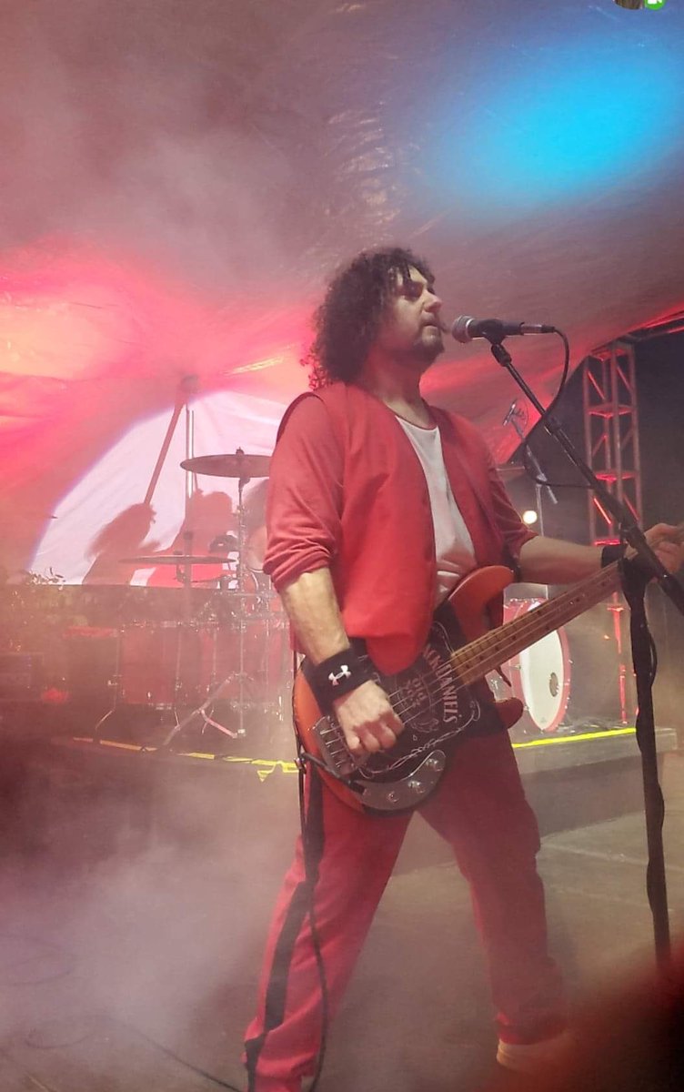 JulianSimonelli's tweet photo. Available for Bass w/  vocal fill-ins. Versed in All styles of music! Check out my website for any information needed! https://t.co/1uL1e38AyW https://t.co/A0AfiUuYRY
