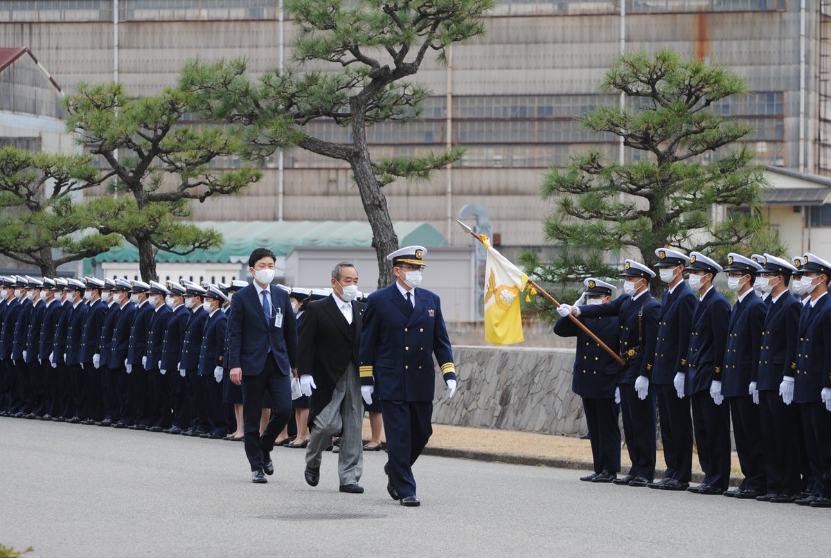 国土交通省 S Tweet 大西副大臣は 3月日 21日に行われた海上保安大学校及び海上保安学校卒業式に出席 コロナ対策を徹底した本式典にて 厳しい学生生活を耐え抜いた卒業生へ 大西副大臣が熱い激励を送りました 卒業式の様子はこちら 海上保安庁 Jcg Saiyou