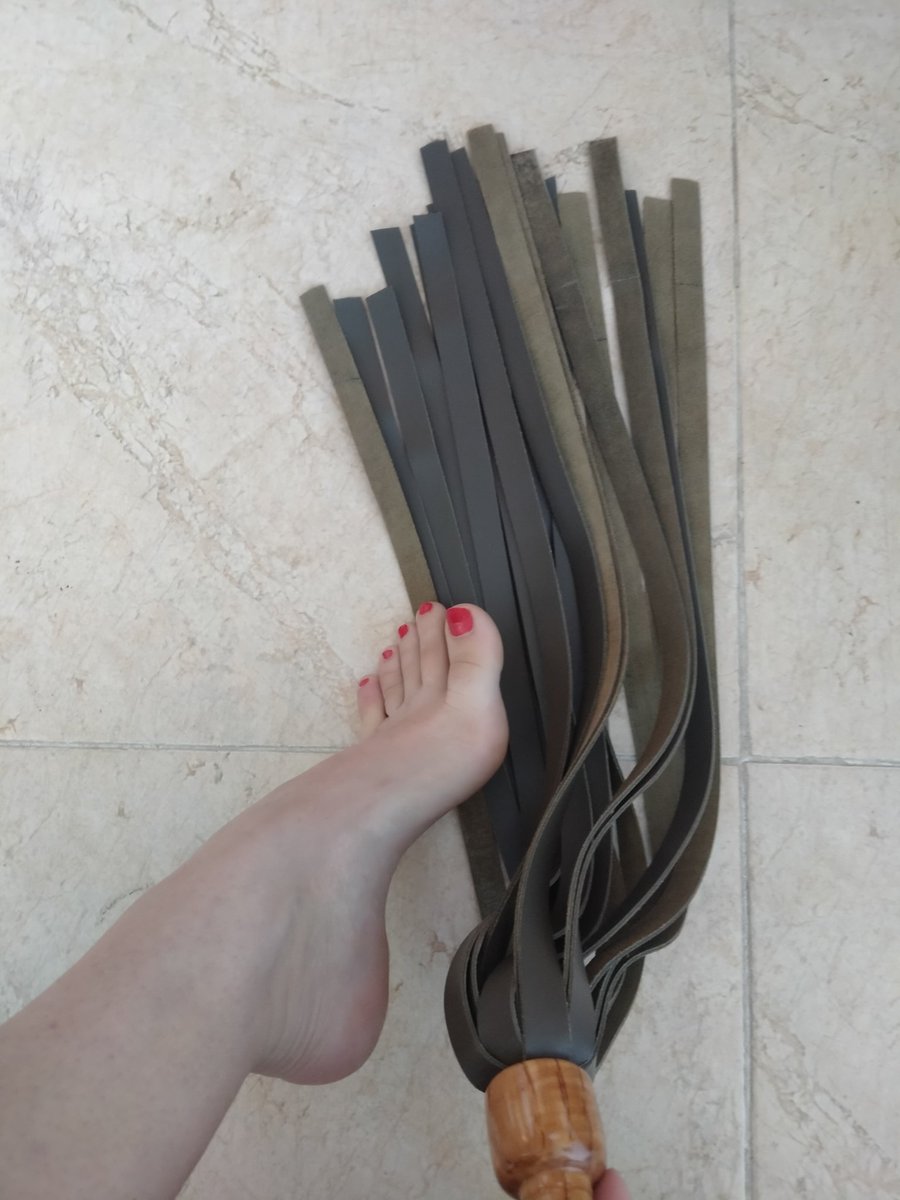 DamaCleopatra's tweet photo. Sesiones disponibles en ALMERÍA. Pide la tuya👠 #fetish #domina #kink #flogger #feet #findom #femdom #cashmeet #bdsm #fetiche #realdomina #ballbusting https://t.co/bkEdL1z5Ds