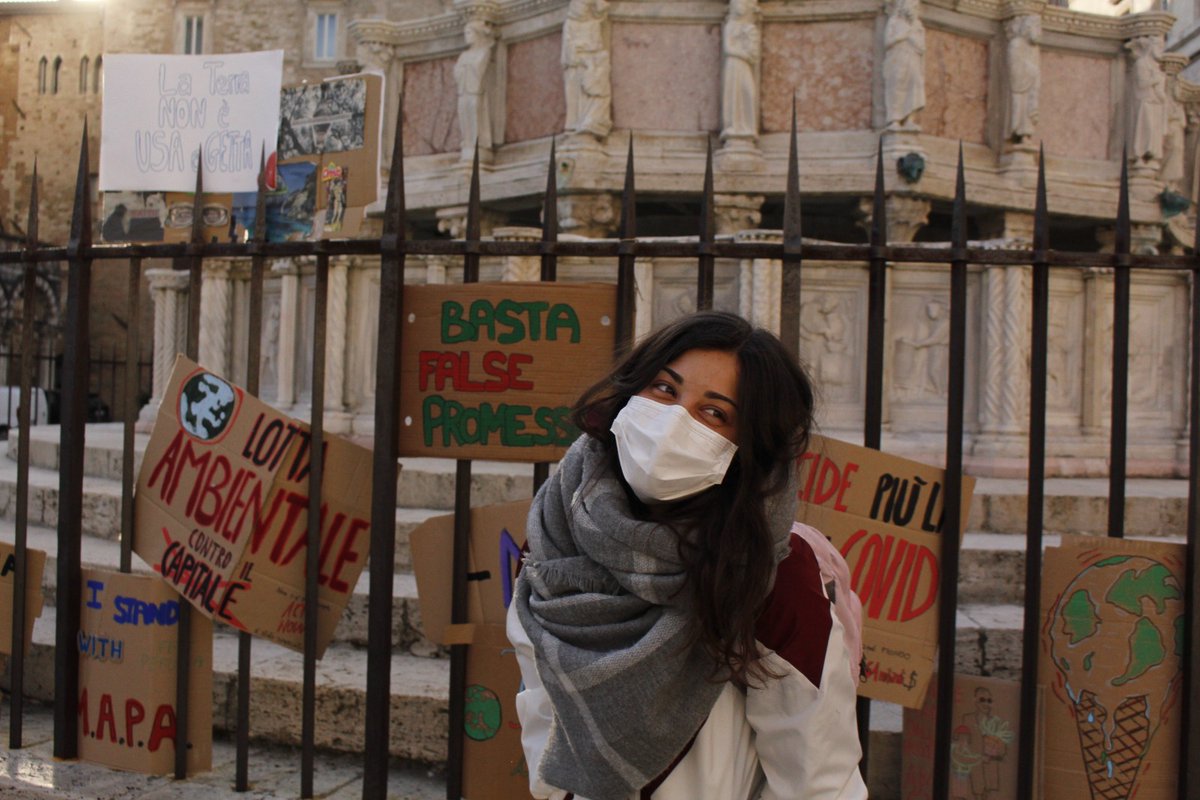 FridaysPerugia's tweet photo. Venerdì 19 marzo, Giornata Mondiale di Azione per il Clima, siamo sces* in piazza per dire alle istituzioni politiche: #BastaFalsePromesse 
E' ora di agire per contrastare la #CrisiClimatica e assicurarci un futuro. 
#NoMoreEmptyPromises https://t.co/mdTZhvl4Ma