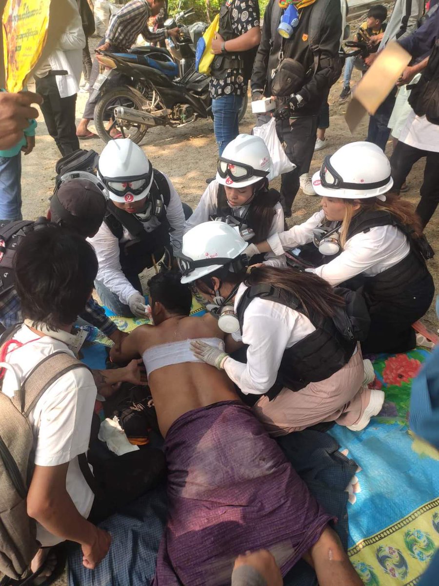 Three people were killed in a shootout at the Mya Yi Nanda Housing Estate in Mandalay

 Three men were killed and several others were injured in a mass shooting at the Mya Yi Nanda Housing Estate in Mandalay's Chan Mya Thar Si Township at 10 am today (March 22).