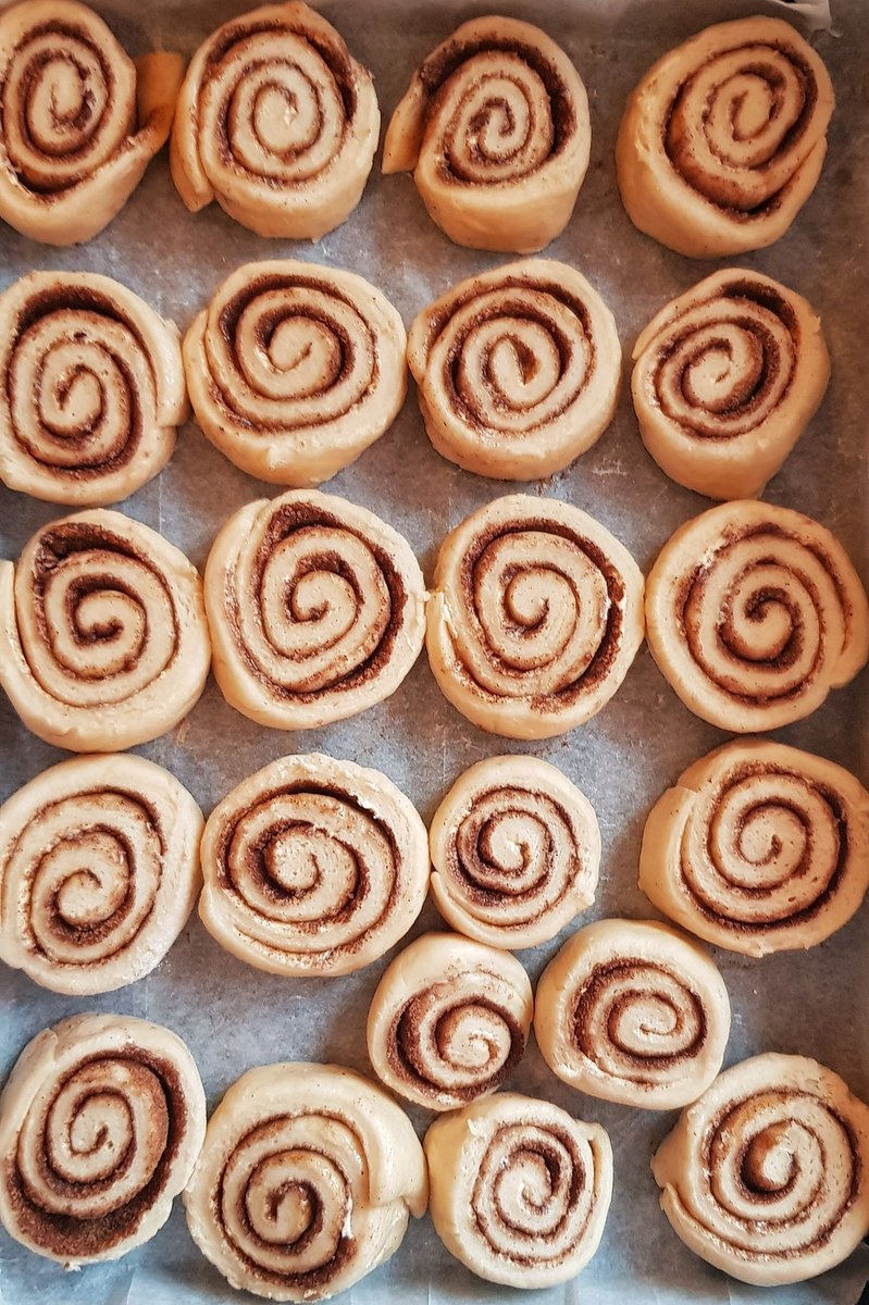 KJenkinsBaking's tweet photo. Yummy cinnamon buns 😍 or swirls, however you want to call them 😜

#cinnamon #morninggoods #cinnamonbuns #cinnamonswirl #bunshun #buns #warm #sticky #delicious #❤ https://t.co/jxgGOdKtfu