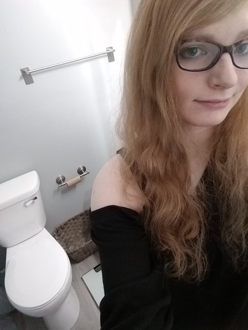Oh dear, a nerd and a toilet. I wonder what could happen https://t.co/aBcRVuLAm8<a href="/tag/camgirl"class="tags"><span>#camgirl</span></a><a href="/tag/trans"class="tags"><span>#trans</span></a>