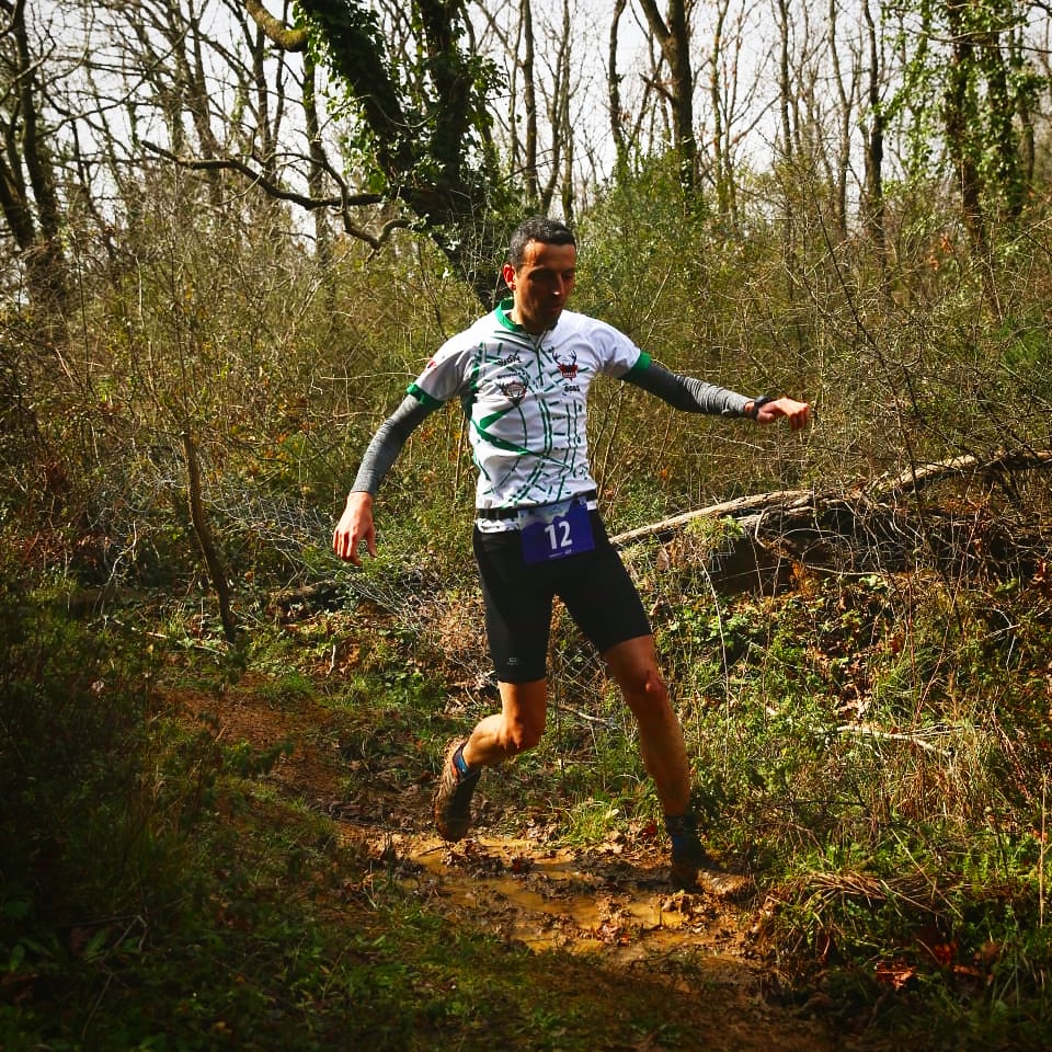 Basecamp, belirlenmiş görece kısa bir koşu parkurunun istenilen sayıda koşulduğu etkinlik olarak tanımlayabilirim. Birbirinden farklı alanlarda yapılması planlanan basecamp etkinliğinin ilki Kilyos Doğada Yaşam Okulu’nda gerçekleştirildi. 
#Basecamp #UltraYolculuk