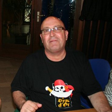 GrallersKIB's tweet photo. Quin dia més trist. 
Avui la ciutat de #LHospitalet perd un gran referent de la cultura i el món Geganter a la nostra ciutat.
Nosaltres perdem un gran amic, una gran persona que sempre ens ha contagiat la seva energia.
DEP amic Ramón.
Una abraçada a tota la família del @drac_dor https://t.co/Sitgeg0Lby
